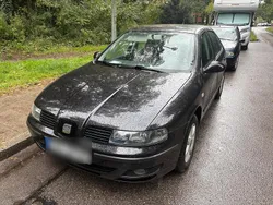 Schwarz Gebraucht 2005 Seat Leon Limousine | 2.300 € (Teuer)