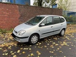 Silber Gebraucht 2002 Renault Scénic Authentique Van / Kleinbus | 1.499 € (Fairer Preis)