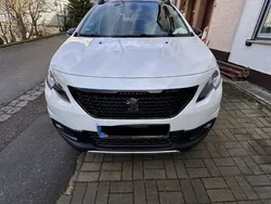 Weiß Gebraucht 2019 Peugeot 2008 Signature Sky SUV | 13.000 € (Etwas zu teuer)