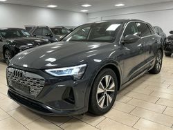 Grau Gebraucht 2024 Audi Q8 e-tron Ambiente SUV | 44.870 € (Superpreis)
