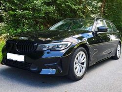 Schwarz Gebraucht 2020 BMW 318 Sport Line Kombi | 23.500 € (Fairer Preis)