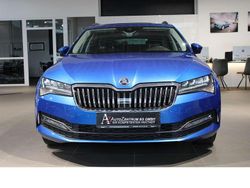 Blau Gebraucht 2022 Skoda Superb Kombi | 17.799 € (Guter Preis)