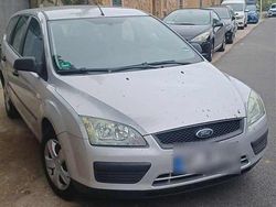 Silber Gebraucht 2005 Ford Focus Kombi | 2.250 €