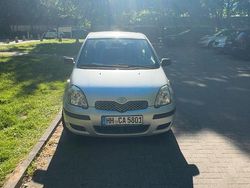 Silber Gebraucht 2004 Toyota Yaris Kleinwagen | 1.000 € (Guter Preis)