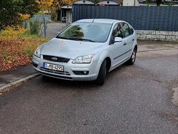 Silber Gebraucht 2004 Ford Focus Trend Limousine | 2.500 € (Etwas zu teuer)