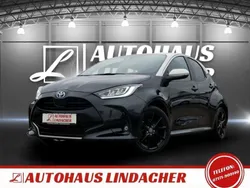 Schwarz Gebraucht 2022 Toyota Yaris Hybrid Style Limousine | 21.780 € (Fairer Preis)