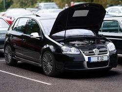 Schwarz Gebraucht 2005 VW Golf V R Limousine | 16.000 €