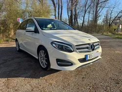 Weiß Gebraucht 2017 Mercedes B200 Urban Van / Kleinbus | 18.200 € (Fairer Preis)