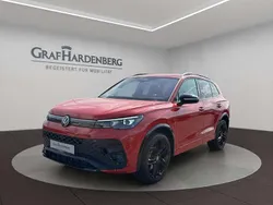 Rot (persimmon red metallic) Gebraucht 2024 VW Tiguan R-line SUV | 48.990 € (Superpreis)