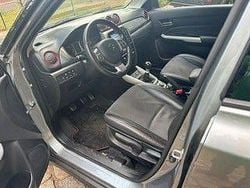 Grau Gebraucht 2015 Suzuki Vitara SUV | 15.400 € (Fairer Preis)