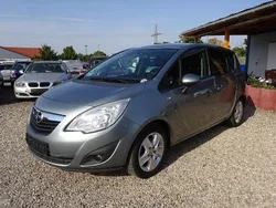 Grau Gebraucht 2011 Opel Meriva Design Edition Van / Kleinbus | 2.500 € (Superpreis)