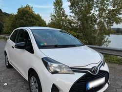 Weiß Gebraucht 2015 Toyota Yaris Kleinwagen | 5.500 € (Fairer Preis)