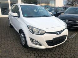 Weiß Gebraucht 2014 Hyundai i20 Trend Limousine | 2.950 € (Guter Preis)