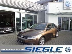 Braun metallic Gebraucht 2012 VW Jetta Highline Limousine | 14.990 €