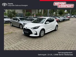 Weiß Gebraucht 2020 Toyota Yaris Hybrid Business Edition Limousine | 17.990 € (Teuer)