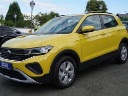 Gelb Gebraucht 2024 VW T-Cross SUV | 25.300 € (Fairer Preis)