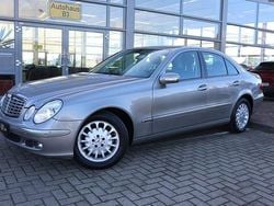 Silber Gebraucht 2005 Mercedes E200 Limousine | 5.995 € (Fairer Preis)
