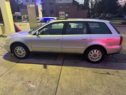 Grau Gebraucht 2000 Audi A4 Kombi | 2.700 € (Fairer Preis)