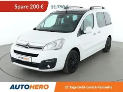 Weiß Gebraucht 2016 Citroën Berlingo SELECTION Van / Kleinbus | 11.590 € (Teuer)