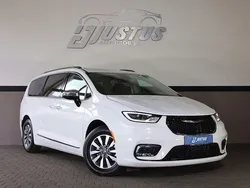 Weiß Gebraucht 2023 Chrysler Pacifica Limited SUV | 32.900 €