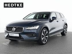 Blau Gebraucht 2024 Volvo V60 CC Ultimate Kombi | 46.450 € (Fairer Preis)