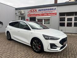 Weiß Gebraucht 2023 Ford Focus ST-Line X Limousine | 11.290 €