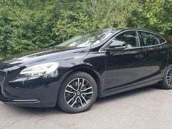 Schwarz Gebraucht 2018 Volvo V40 Inscription Kombi | 12.900 € (Fairer Preis)