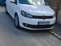 Weiß Gebraucht 2011 VW Touran Highline Van / Kleinbus | 7.400 €