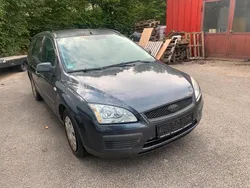 Grau Gebraucht 2007 Ford Focus Kombi | 1.299 € (Teuer)