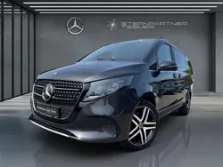 Grau Gebraucht 2024 Mercedes V300 Avantgarde Van / Kleinbus | 71.900 € (Teuer)