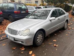 Silber Gebraucht 2002 Mercedes C200 Classic Limousine | 1.799 €