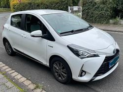 Weiß Gebraucht 2017 Toyota Yaris Hybrid Comfort Kleinwagen | 11.950 € (Guter Preis)