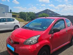 Rot Gebraucht 2011 Toyota Aygo Kleinwagen | 999 € (Guter Preis)