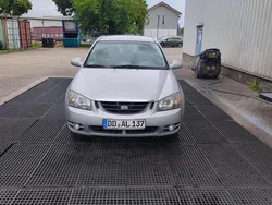 Silber Gebraucht 2006 Kia Cerato Kleinwagen | 2.500 € (Etwas zu teuer)