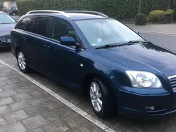 Blau Gebraucht 2004 Toyota Avensis Kombi | 2.850 €