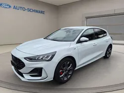 Weiß Gebraucht 2023 Ford Focus ST-Line Limousine | 20.800 € (Fairer Preis)