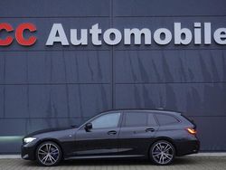 Black sapphire metallic Gebraucht 2022 BMW 318 M Sport Kombi | 28.880 € (Fairer Preis)