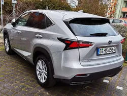 Silber Gebraucht 2016 Lexus NX300h E-FOUR Executive Line SUV | 24.000 € (Fairer Preis)