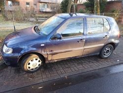 Blau Gebraucht 2000 VW Polo Kleinwagen | 500 €