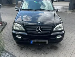 Schwarz Gebraucht 2004 Mercedes ML350 SUV | 4.999 €