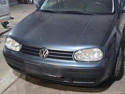 Grün Gebraucht 2000 VW Golf IV Kleinwagen | 1.750 € (Fairer Preis)
