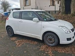 Weiß Gebraucht 2009 Suzuki Swift Limousine | 1.000 € (Guter Preis)