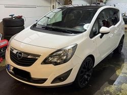 Weiß Gebraucht 2012 Opel Meriva Innovation Van / Kleinbus | 5.300 € (Fairer Preis)