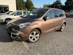 Braun Gebraucht 2011 Renault Scénic III Dynamique Van / Kleinbus | 3.333 € (Superpreis)