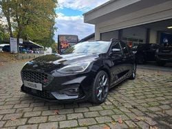 Obsidianschwarz metallic Gebraucht 2020 Ford Focus ST Kombi | 23.000 € (Etwas zu teuer)
