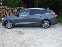 Grau Gebraucht 2020 Ford Focus Titanium Kombi | 16.500 € (Fairer Preis)
