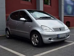 Silber Gebraucht 2000 Mercedes A140 Avantgarde Limousine | 2.200 € (Etwas zu teuer)