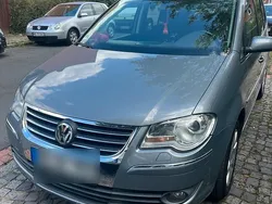 Grau Gebraucht 2009 VW Touran Van / Kleinbus | 3.700 € (Fairer Preis)