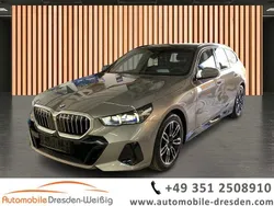 Oxidgrau ii metallic Gebraucht 2024 BMW 520 M Sport Kombi | 53.980 € (Superpreis)