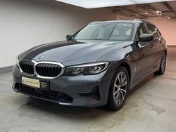 Mineralgrau Gebraucht 2021 BMW 318 Advantage Kombi | 21.990 € (Etwas zu teuer)